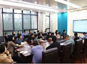 必赢党委召开中心组学习扩大会议