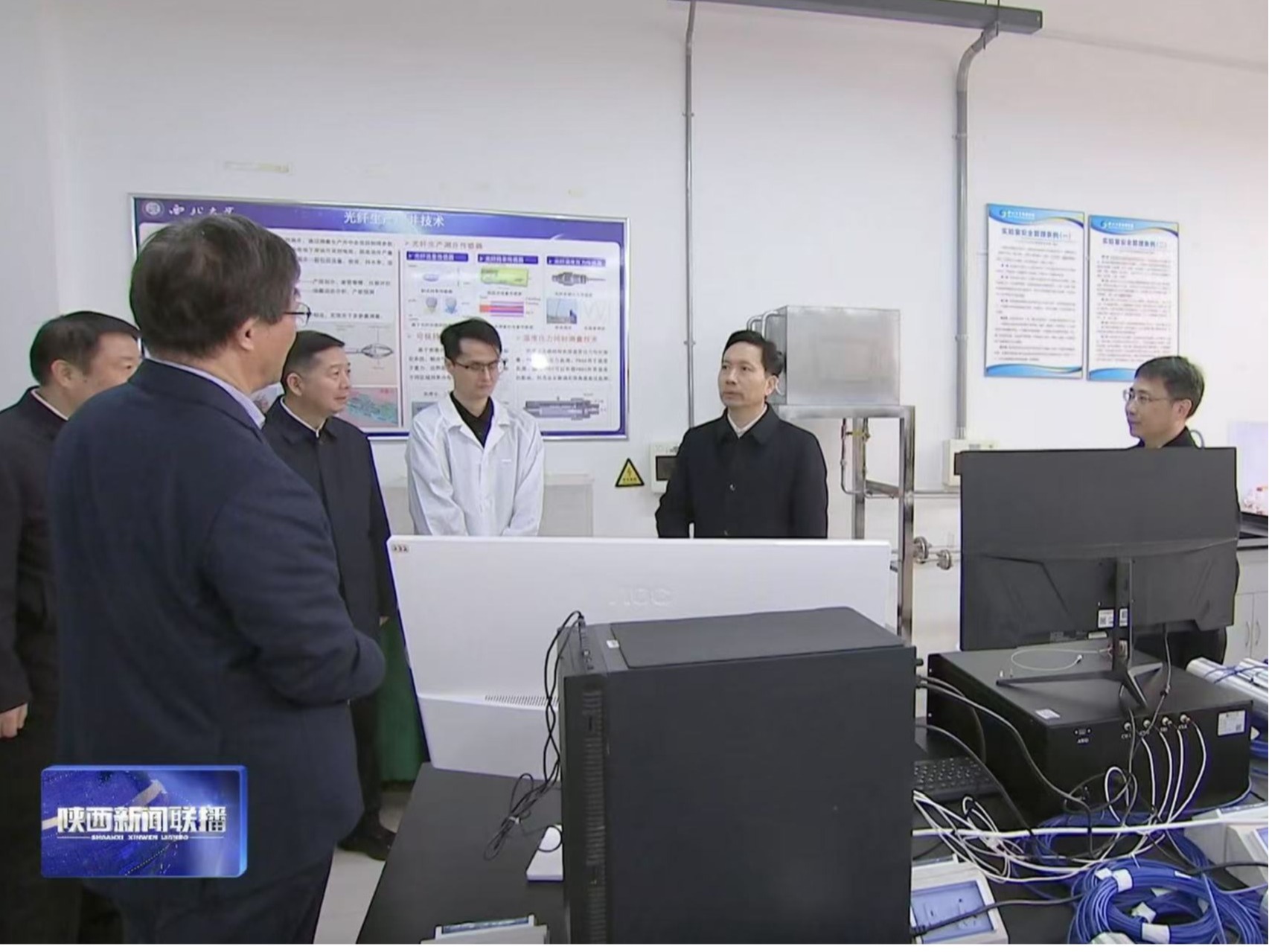 赵一德在调研光子产业发展情...